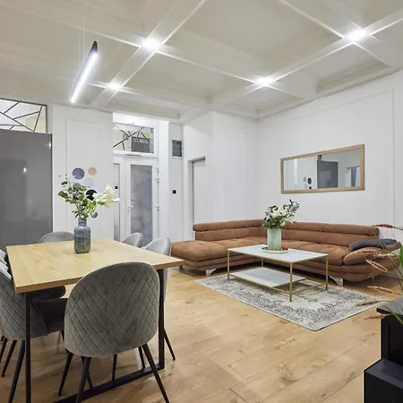 Spacious Luxury In The Centre